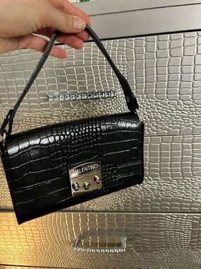 🤩Valentino Black Croc-Embossed Mini Top-Handle / crossbody strap
